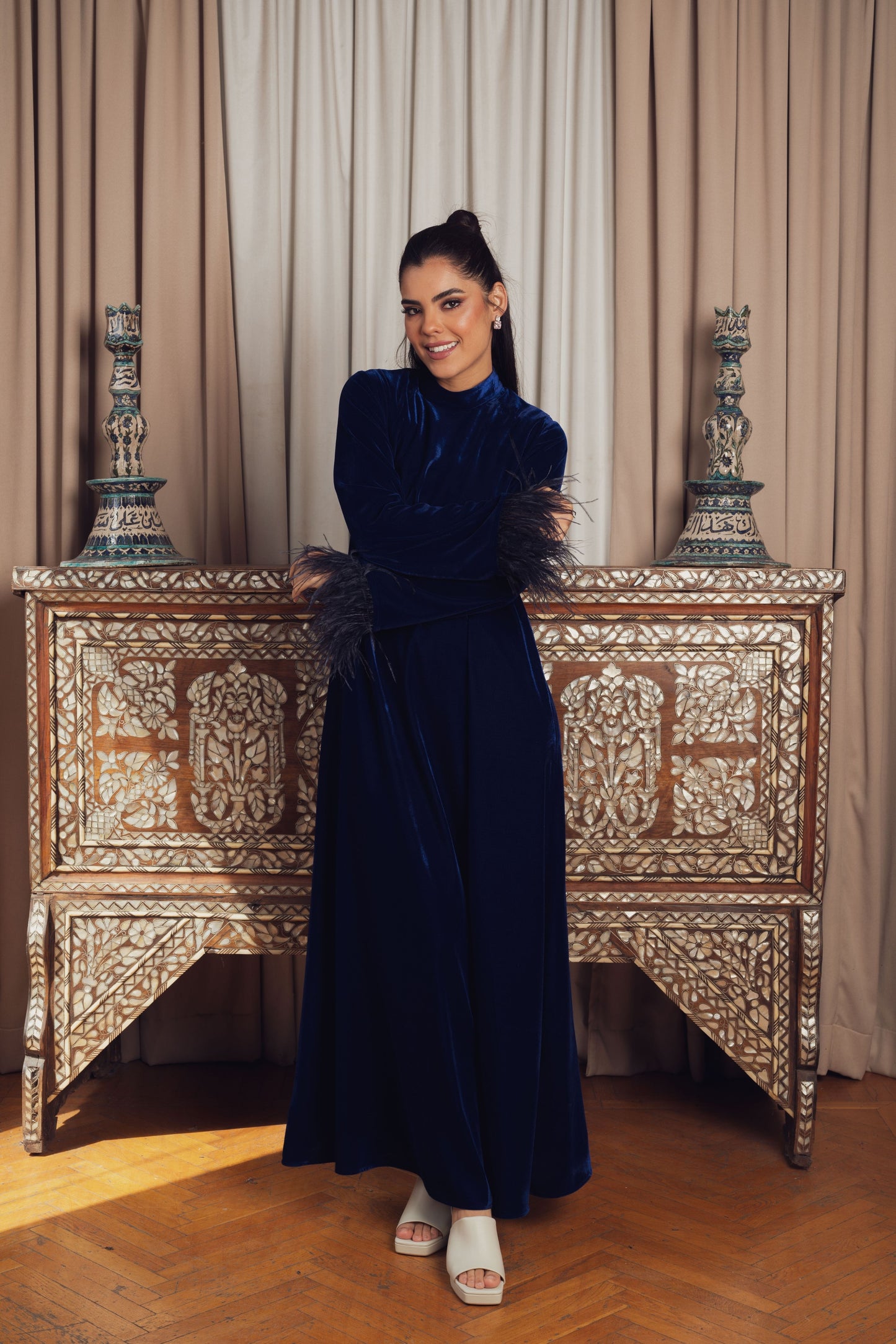 BLUE VELVET WITH FEATHERS