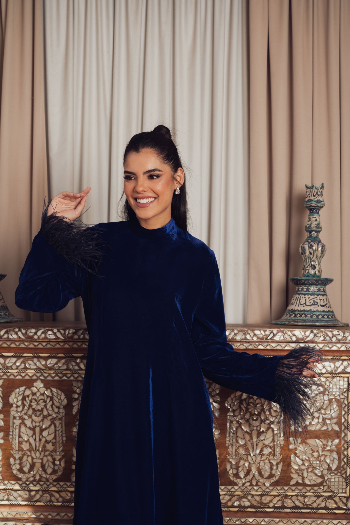 BLUE VELVET WITH FEATHERS