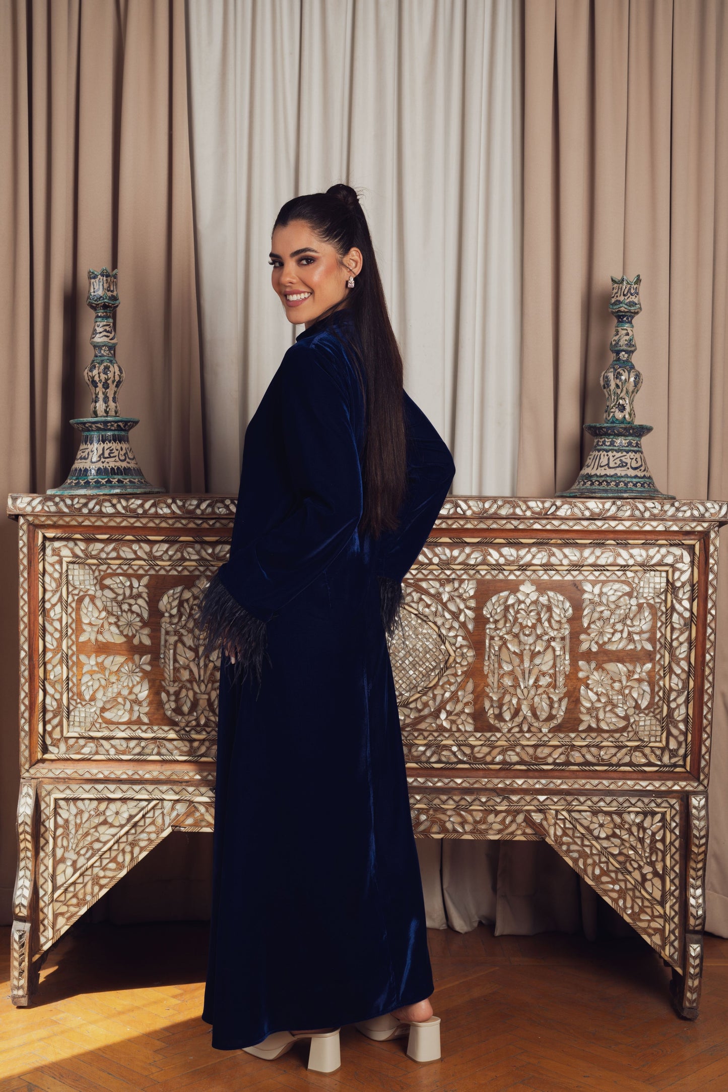 BLUE VELVET WITH FEATHERS