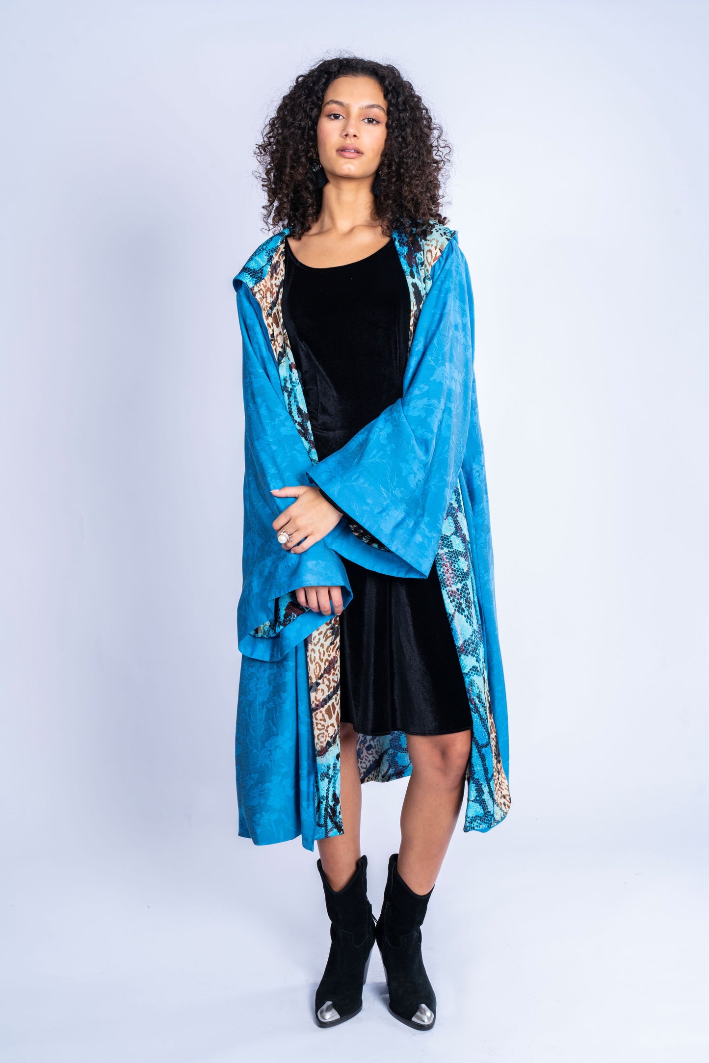 Cardigan made of pure silk with A cat print.