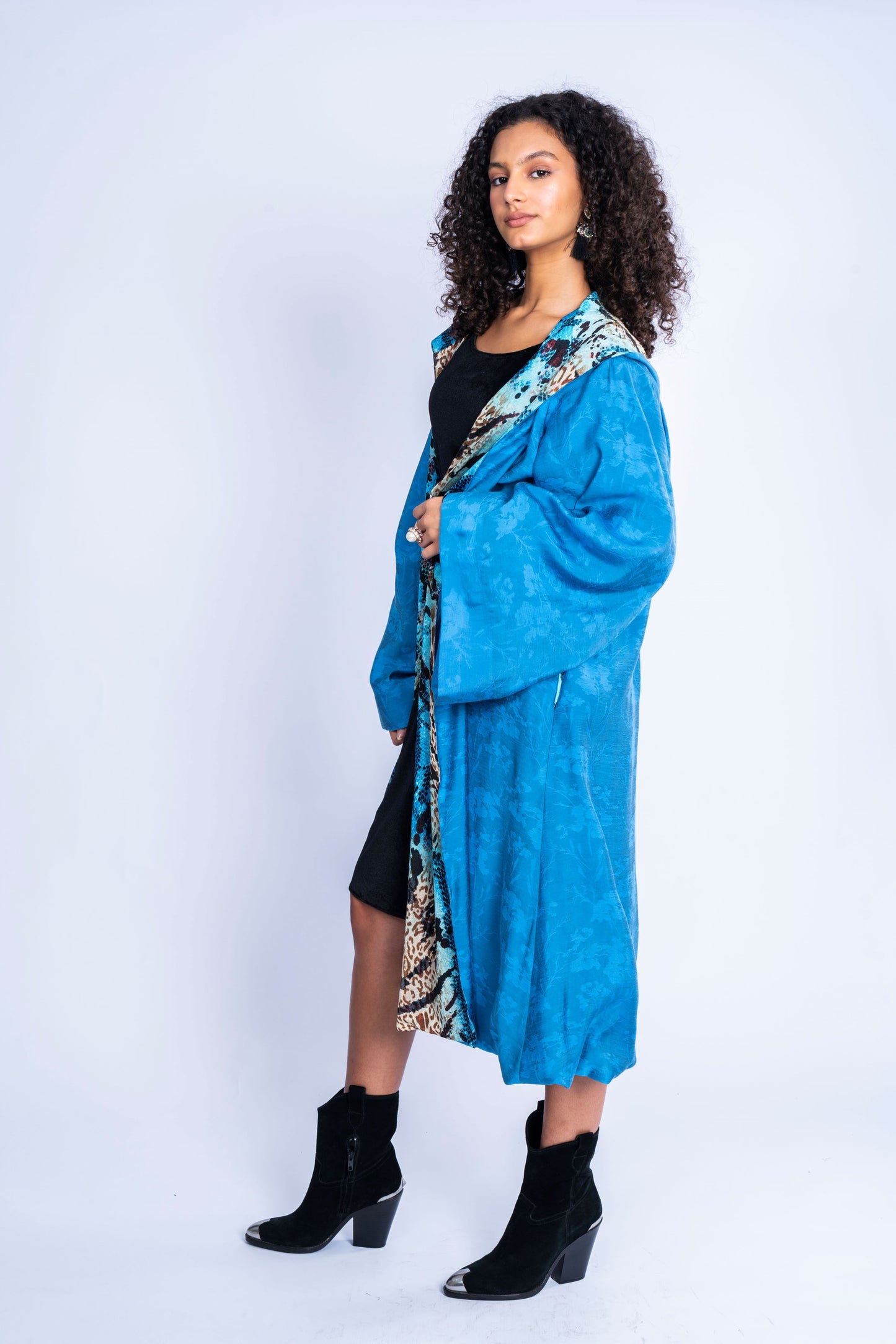 Cardigan made of pure silk with A cat print.