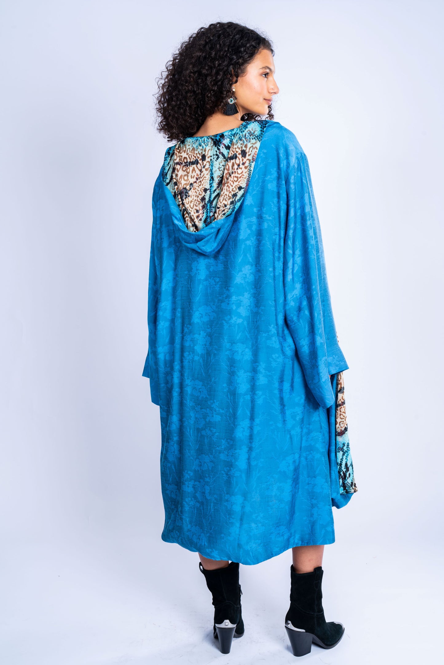 Cardigan made of pure silk with A cat print.