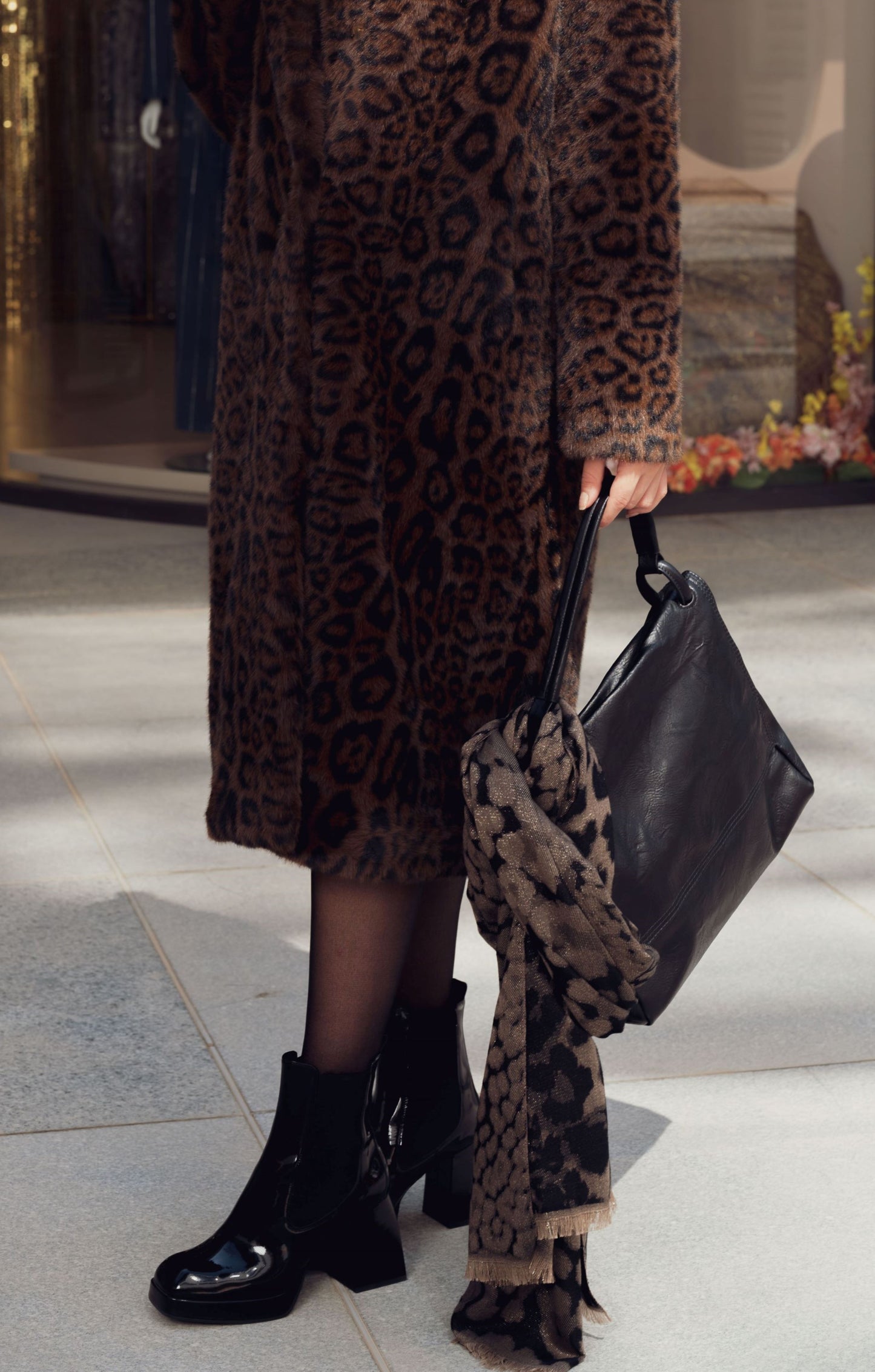 LEATHER SHOULDER BAG