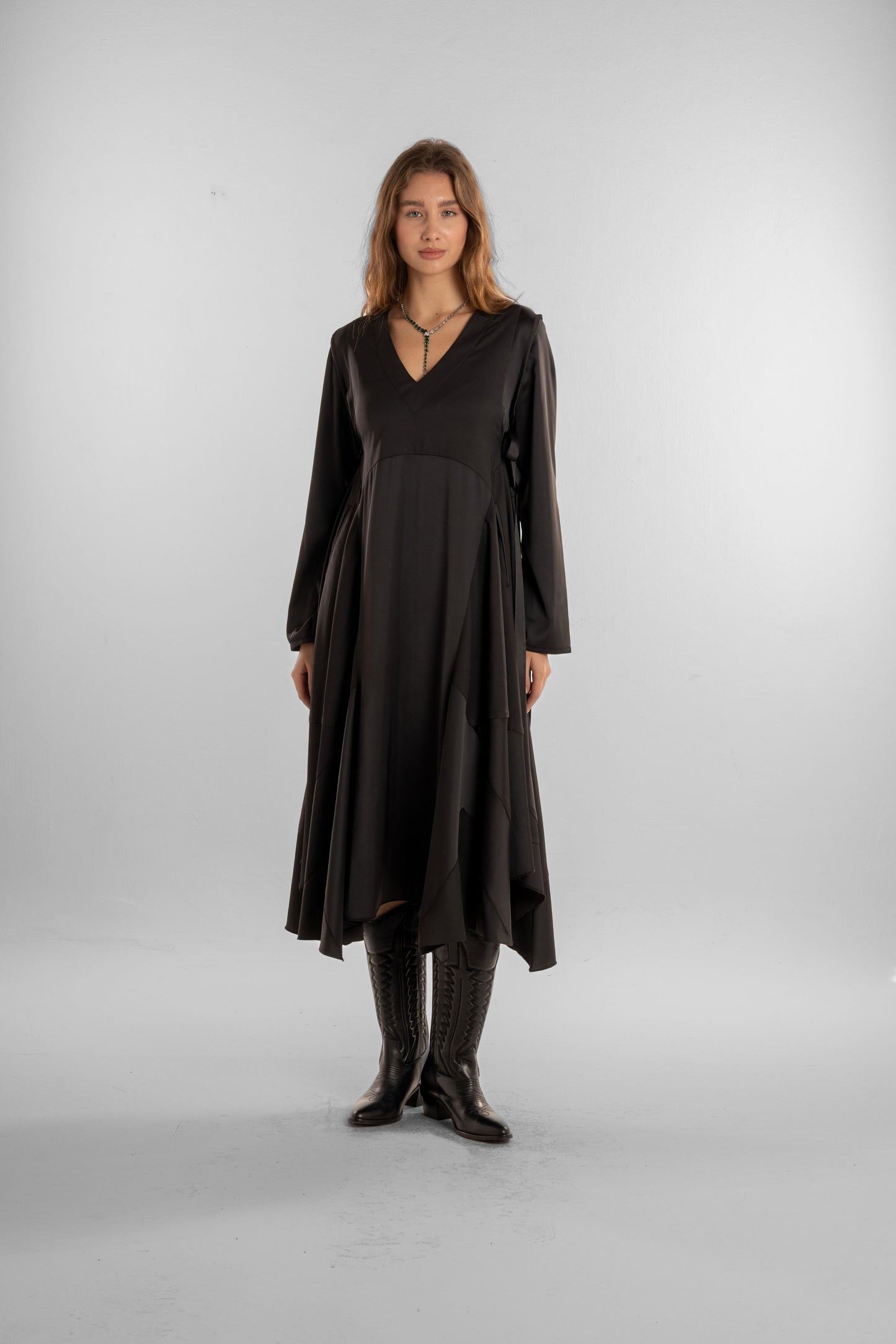 Elegant Black V-Neck Dress – Sleek & Timeless Design