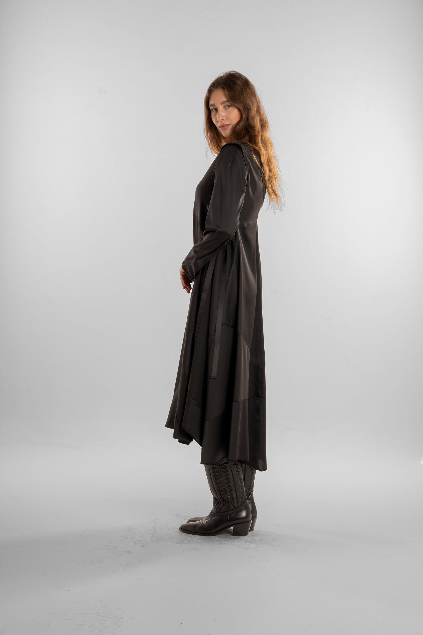 Elegant Black V-Neck Dress – Sleek & Timeless Design