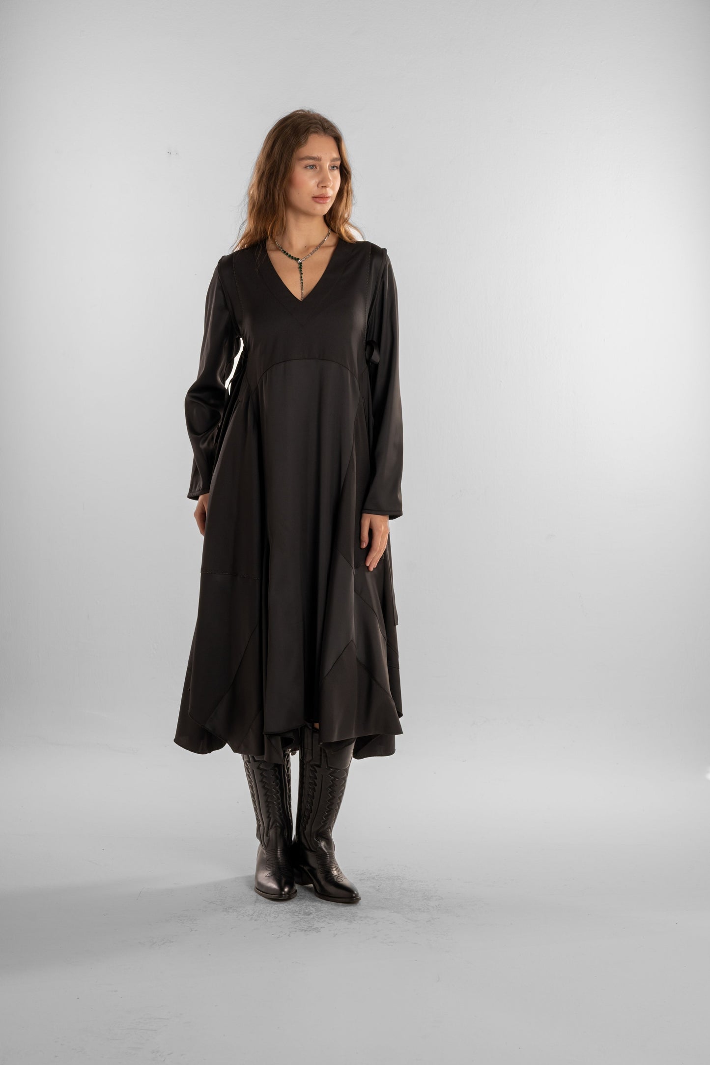 Elegant Black V-Neck Dress – Sleek & Timeless Design