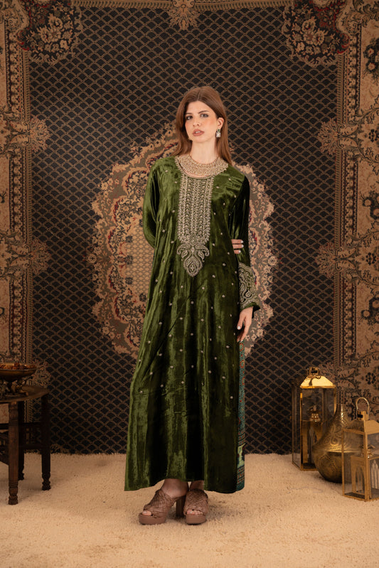 Elegant Green Velvet Embroidered Dress – Luxury Oriental Style
