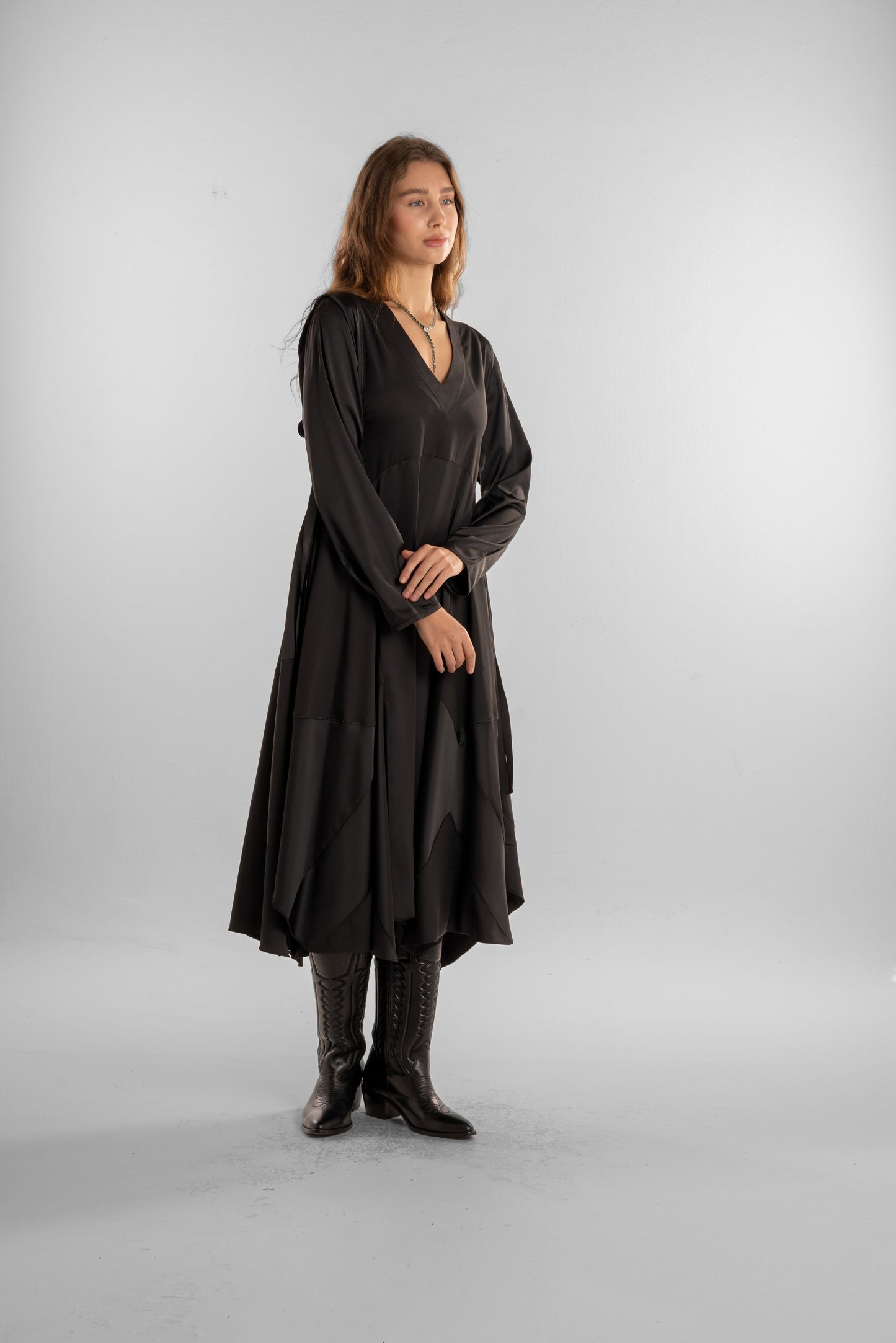 Elegant Black V-Neck Dress – Sleek & Timeless Design