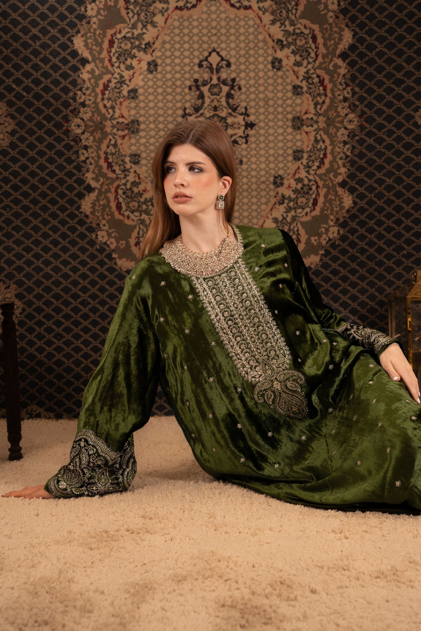 Elegant Green Velvet Embroidered Dress – Luxury Oriental Style