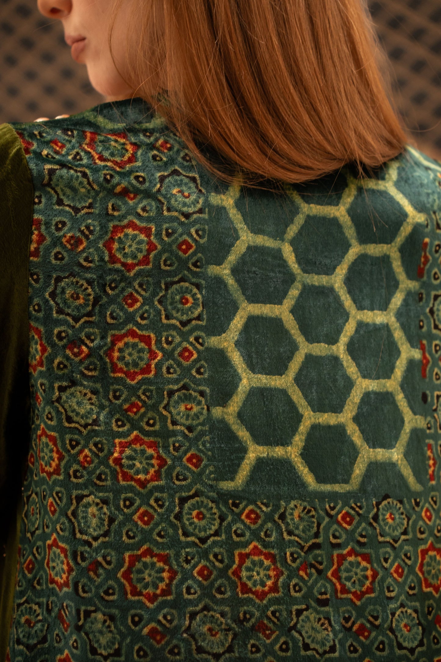 Elegant Green Velvet Embroidered Dress – Luxury Oriental Style