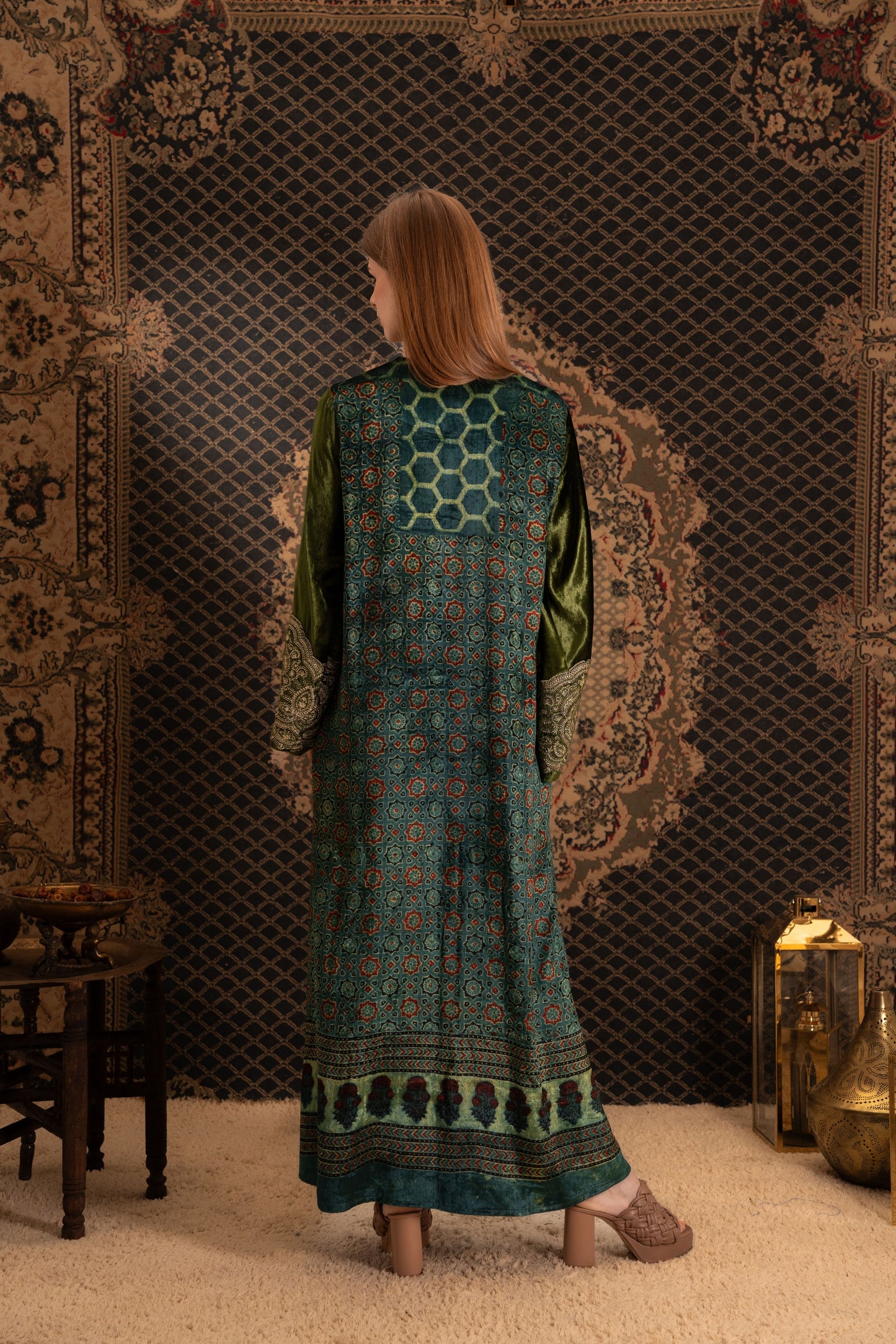 Elegant Green Velvet Embroidered Dress – Luxury Oriental Style